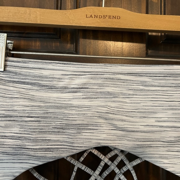 Lululemon Sports Bra - Size 8 - Picture 2 of 4